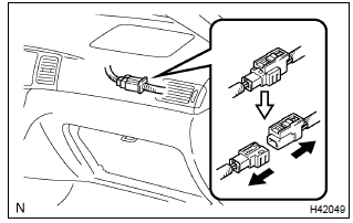 Toyota Corolla. Separate passenger airbag connector