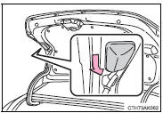 2 Turn the bulb base counterclockwise.