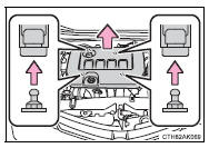 3 Connect the jumper cables according to the following procedure: