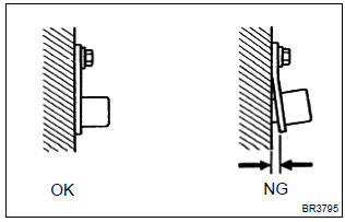 Toyota Corolla. Inspect front speed sensor installation