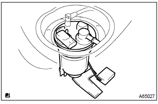 Toyota Corolla. Remove fuel pump assembly