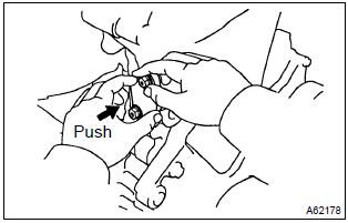 Toyota Corolla. Adjust valve clearance