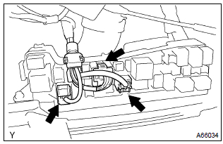 Toyota Corolla. Disconnect engine wire