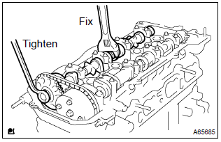 Toyota Corolla. Adjust valve clearance