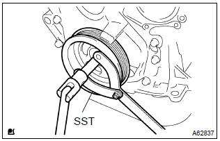 Toyota Corolla. Remove crankshaft pulley