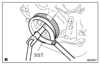 Toyota Corolla. Remove crankshaft pulley