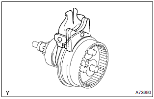 Toyota Corolla. Remove starter drive lever set pin