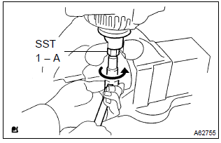 Toyota Corolla. Remove generator pulley