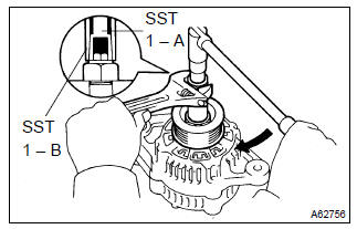 Toyota Corolla. Remove generator pulley