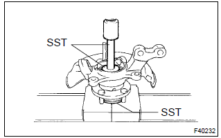 Toyota Corolla.  Install front axle hub sub–assy lh