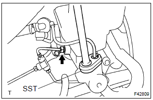 Toyota Corolla. Remove brake master cylinder sub–assy
