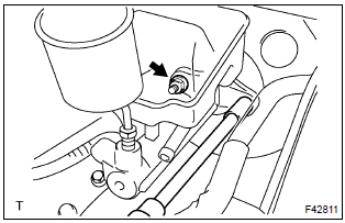 Toyota Corolla. Remove brake master cylinder sub–assy