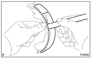 Toyota Corolla. Inspect rear drum brake shoe lining thickness