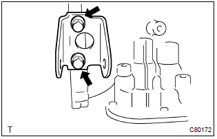 Toyota Corolla. Remove transverse engine engine mounting bracket