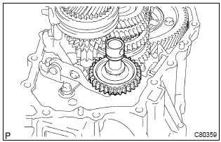 Toyota Corolla. Remove reverse idler gear sub–assy