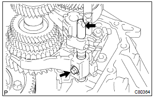 Toyota Corolla. Remove gear shift fork shaft sub–assy