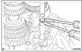 Toyota Corolla. Remove gear shift fork shaft