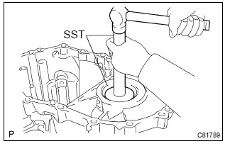 Toyota Corolla. Remove transaxle case oil seal