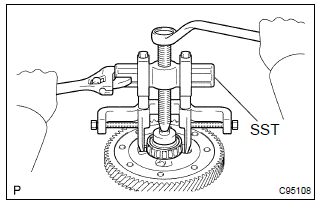 Toyota Corolla. Remove fr differential case rear tapered roller bearing