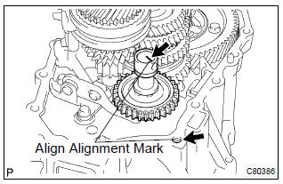 Toyota Corolla. Install reverse idler gear sub–assy