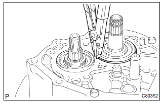 Toyota Corolla. Install input shaft rear bearing hole snap ring