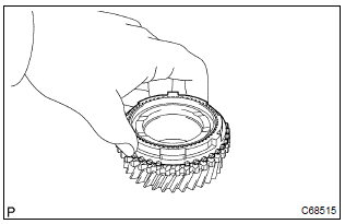 Toyota Corolla. Remove 3rd gear synchronizer ring