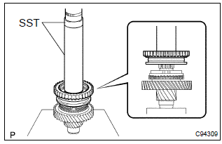 Toyota Corolla. Install transmission clutch hub no.1