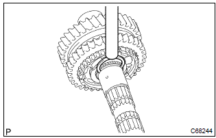 Toyota Corolla. Install transmission clutch hub no.1