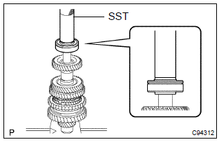 Toyota Corolla. Install output shaft rear bearing