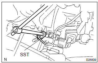 Toyota Corolla. Disconnect clutch release cylinder to flexible hose tube