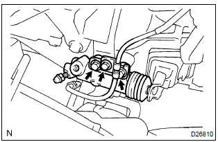 Toyota Corolla. Remove clutch release cylinder assy