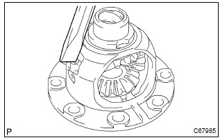 Toyota Corolla. Remove front differential pinion shaft straight pin