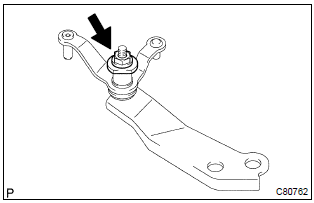 Toyota Corolla. Remove selecting bell crank no.2