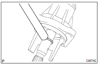 Toyota Corolla. Remove control shaft cover oil seal