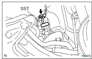 Toyota Corolla. Disconnect pressure feed tube assy