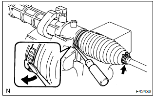 Toyota Corolla. Remove steering rack boot no.1