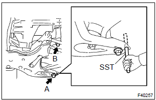 Toyota Corolla. Install front suspension crossmember sub–assy