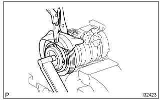 Toyota Corolla. Install magnet clutch assy