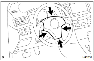 Toyota Corolla. Horn button assy