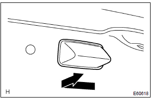 Toyota Corolla. Remove license plate lamp assy