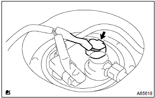 Toyota Corolla. Work for prevent gasoline from spilling out