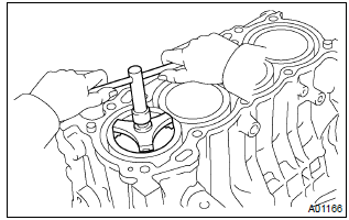 Toyota Corolla. Remove connecting rod sub–assy