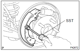 Toyota Corolla. Remove front brake shoe